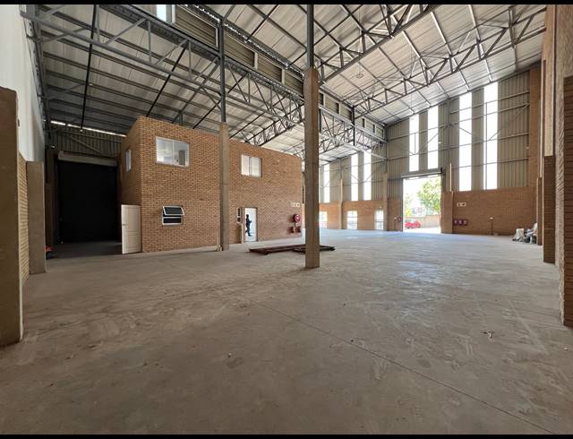 585M² WAREHOUSE TO LET IN LASER PARK